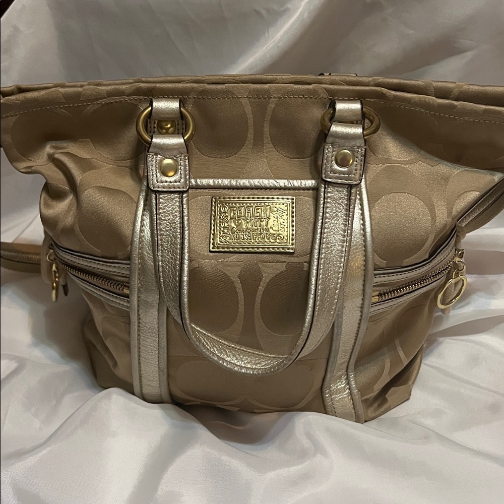 Y2K Coach Poppy Signature Spotlight Tote in khaki sateen fabric w gold metallic